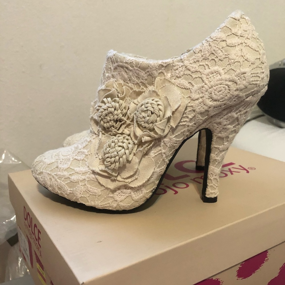 Lace bootie